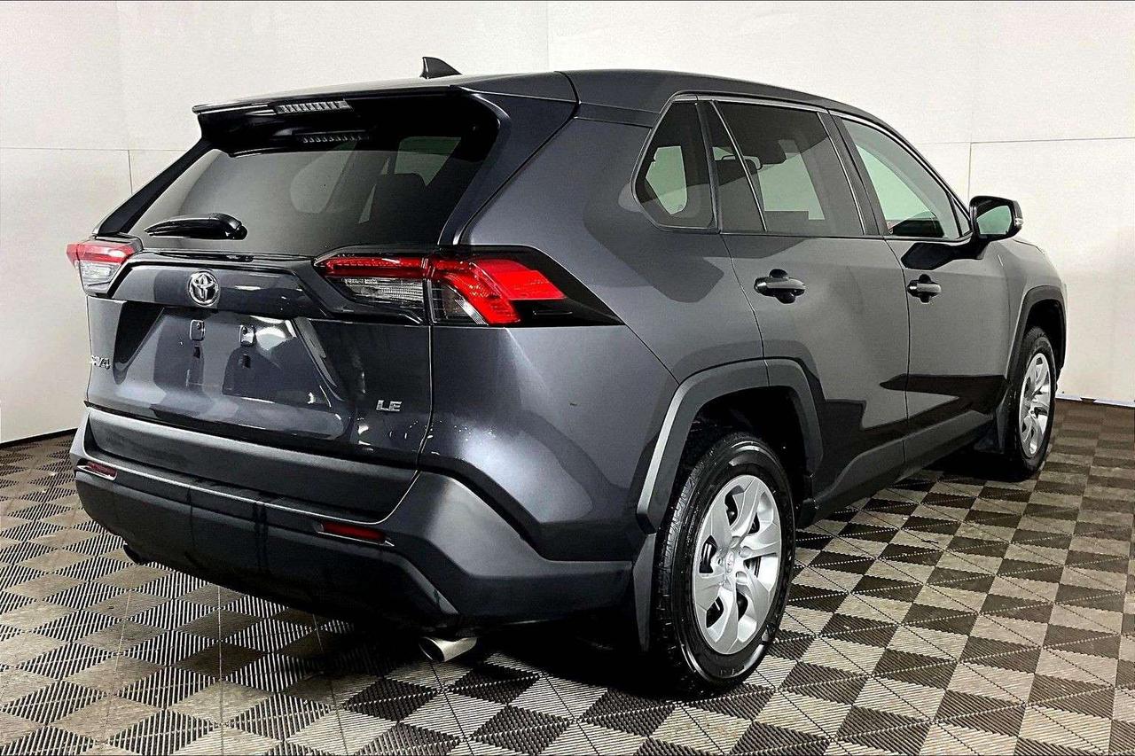 2022 Toyota RAV4 LE FWD Photo5