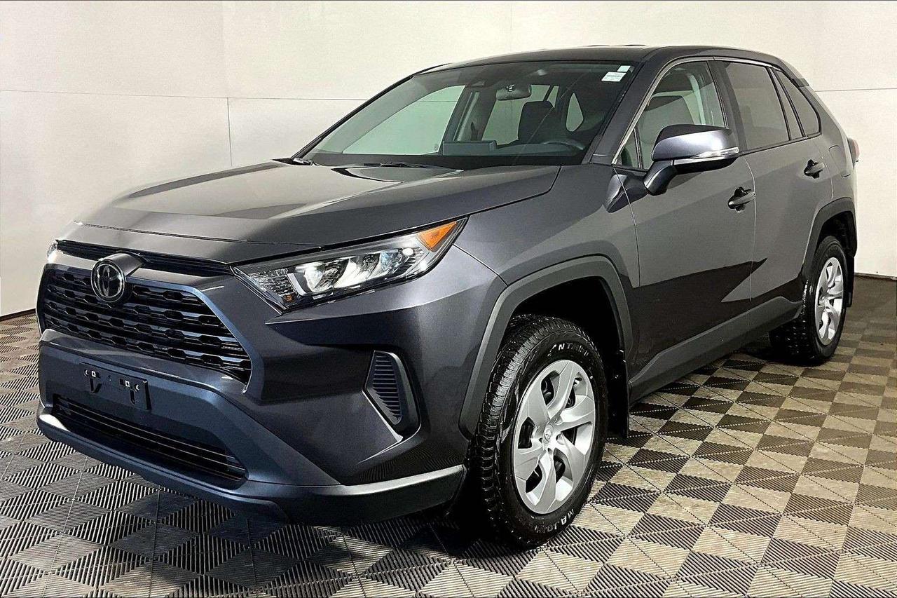 2022 Toyota RAV4 LE FWD Photo0
