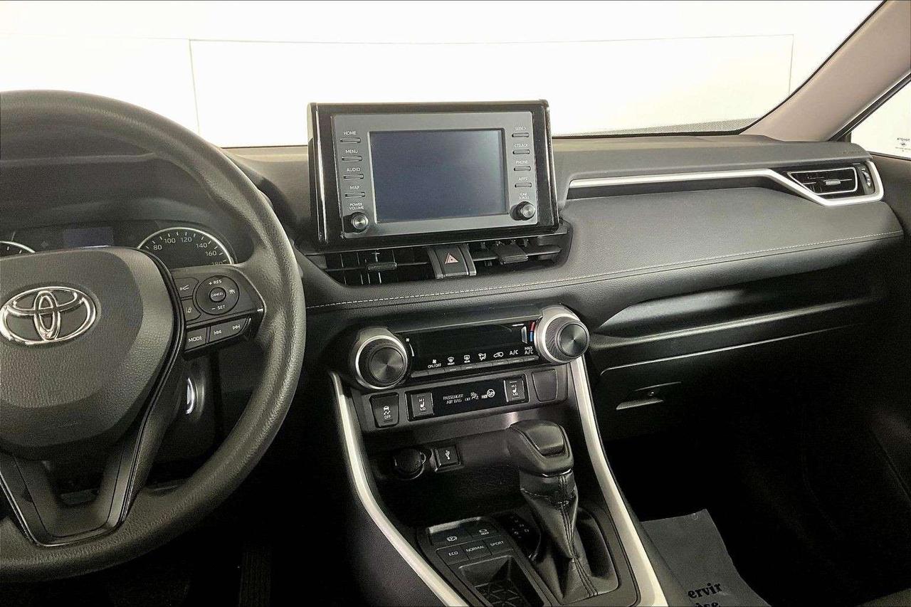 2022 Toyota RAV4 LE FWD Photo