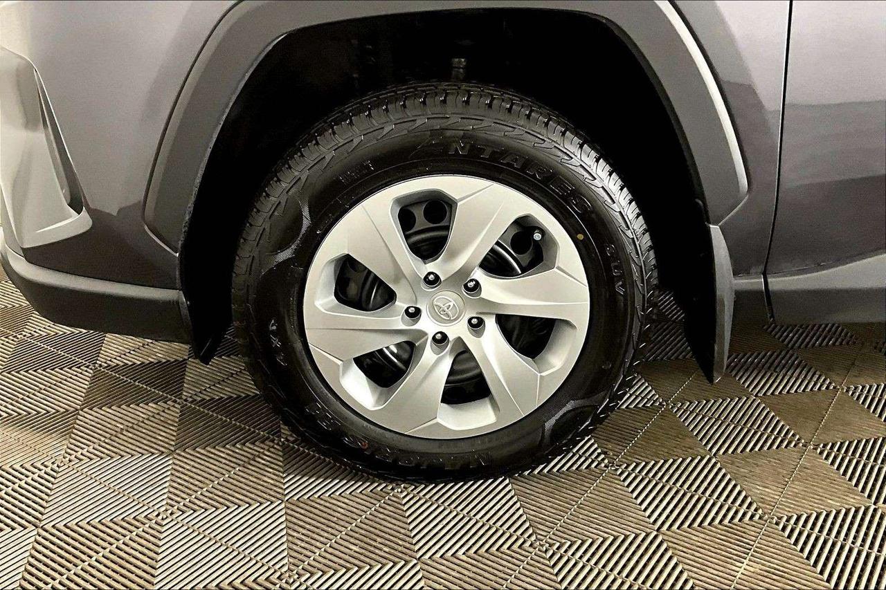 2022 Toyota RAV4 LE FWD Photo