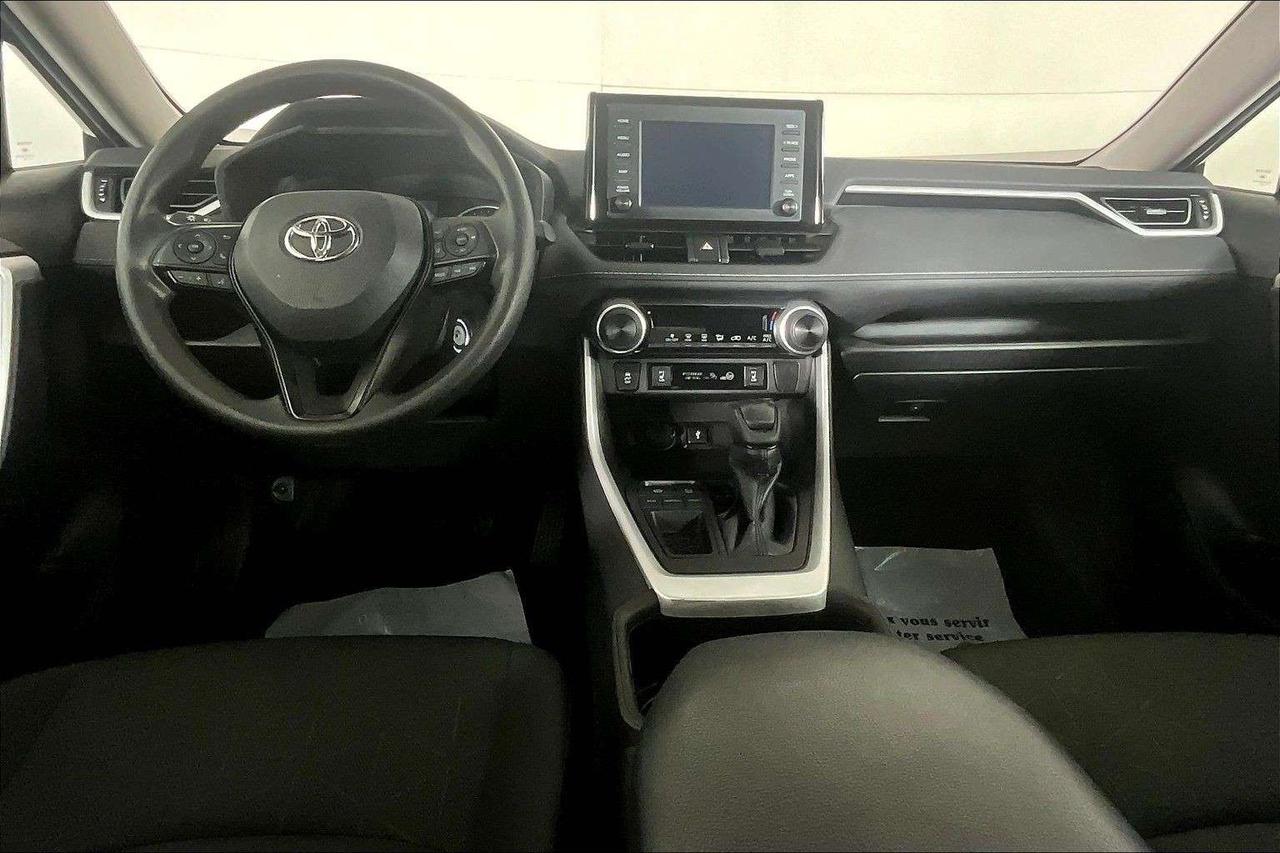 2022 Toyota RAV4 LE FWD Photo