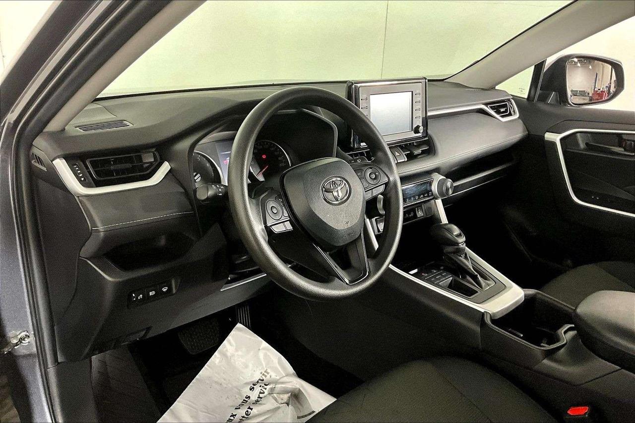 2022 Toyota RAV4 LE FWD Photo
