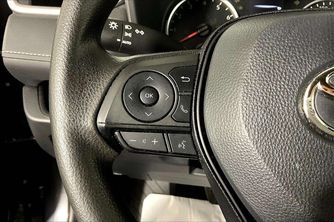 2022 Toyota RAV4 LE FWD Photo