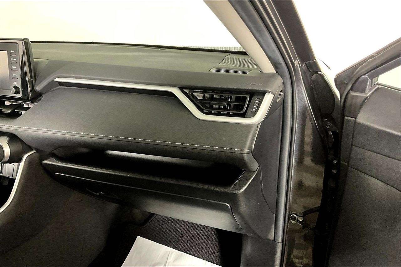 2022 Toyota RAV4 LE FWD Photo