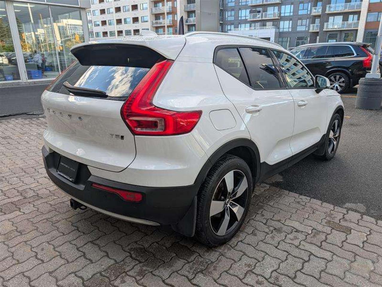 2022 Volvo XC40 T5 Momentum   Premium   Pano   Clean   AWD Photo3