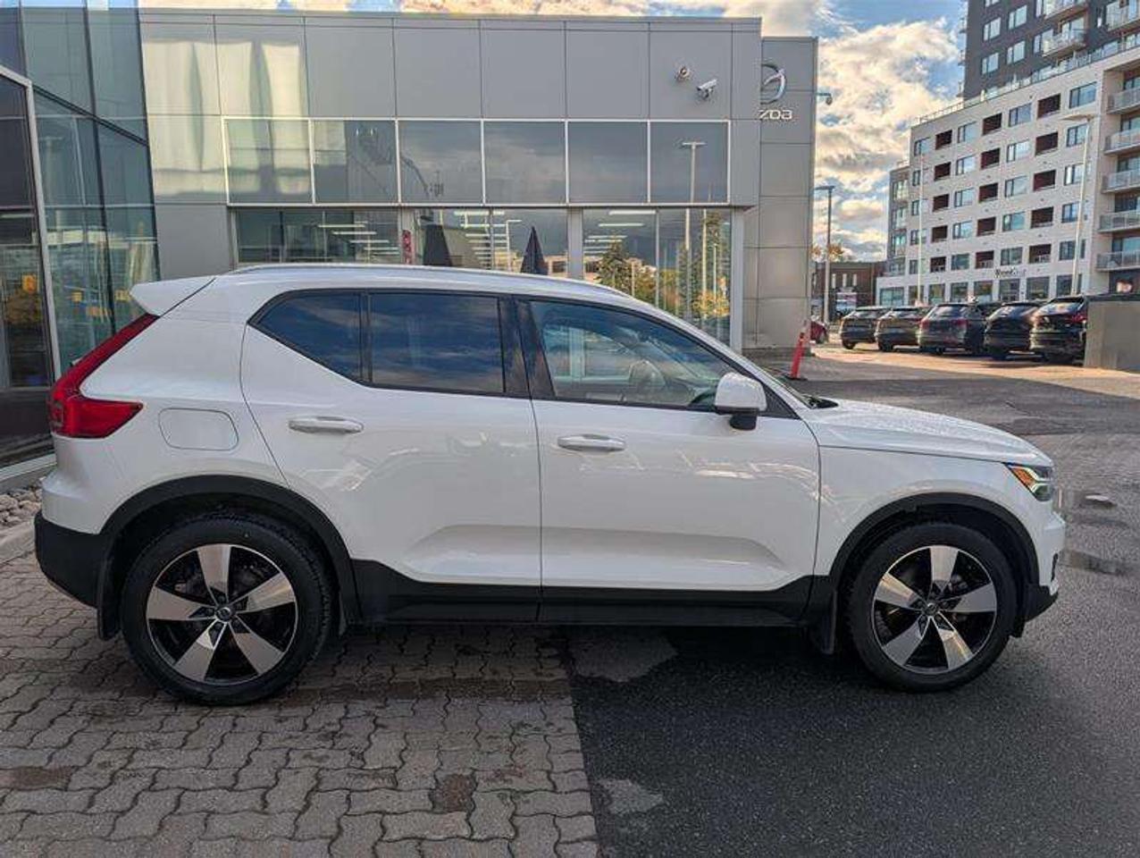2022 Volvo XC40 T5 Momentum   Premium   Pano   Clean   AWD Photo4