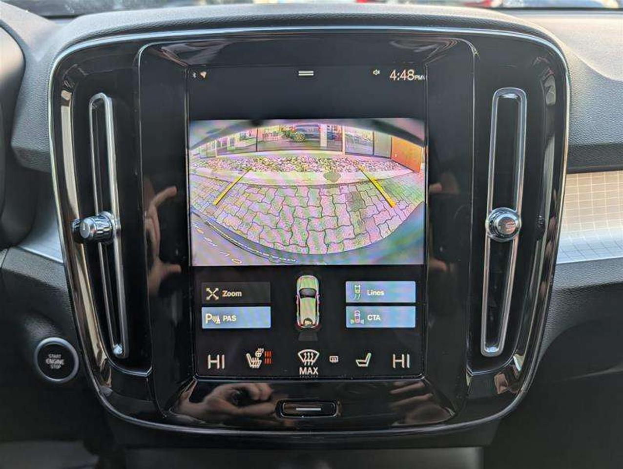 2022 Volvo XC40 T5 Momentum   Premium   Pano   Clean   AWD Photo