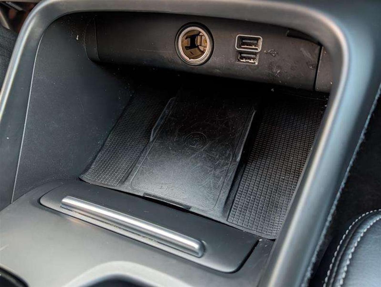 2022 Volvo XC40 T5 Momentum   Premium   Pano   Clean   AWD Photo