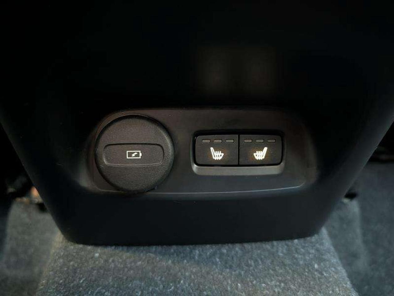2022 Volvo XC40 T5 Momentum   Premium   Pano   Clean   AWD Photo