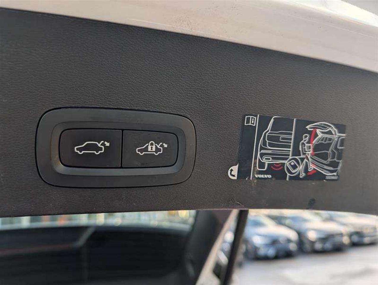 2022 Volvo XC40 T5 Momentum   Premium   Pano   Clean   AWD Photo