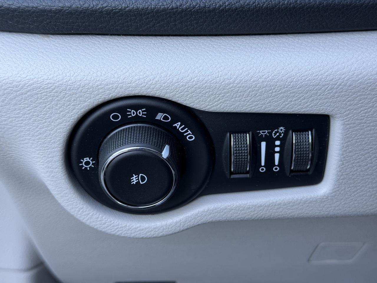 2017 Chrysler Pacifica Hybrid Plug in/Platinum Photo
