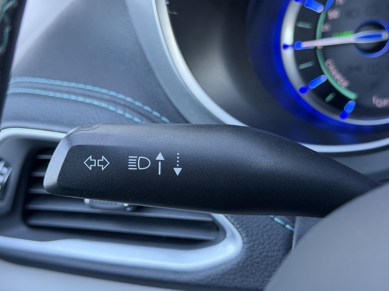 2017 Chrysler Pacifica Hybrid Plug in/Platinum Photo