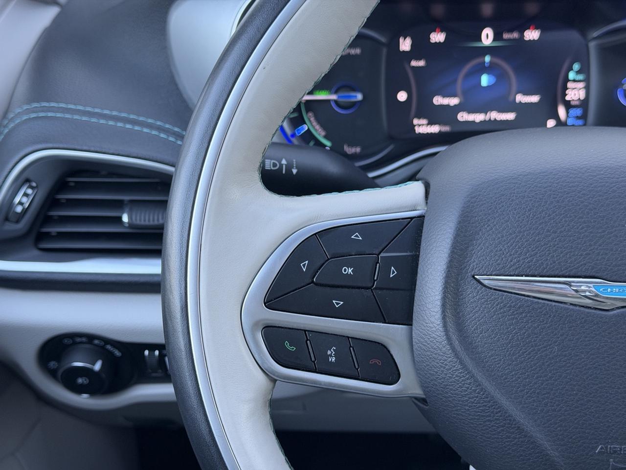 2017 Chrysler Pacifica Hybrid Plug in/Platinum Photo