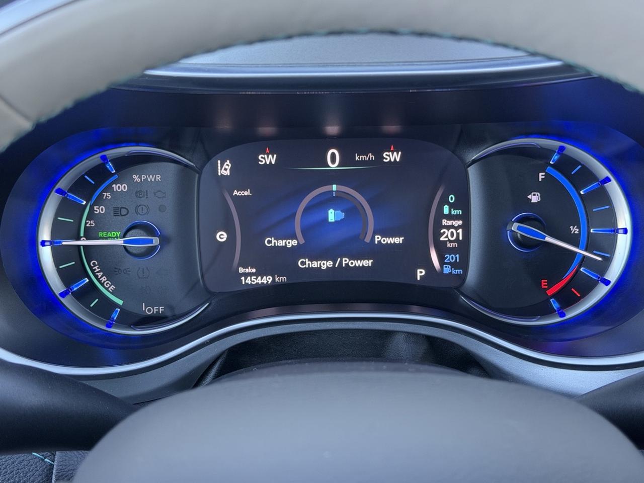2017 Chrysler Pacifica Hybrid Plug in/Platinum Photo