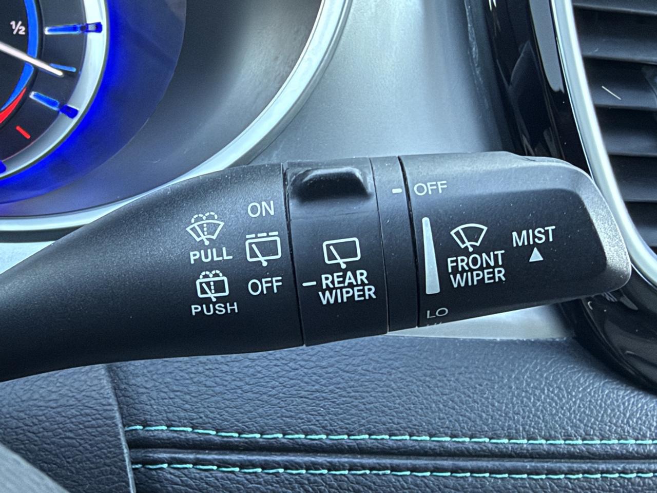 2017 Chrysler Pacifica Hybrid Plug in/Platinum Photo