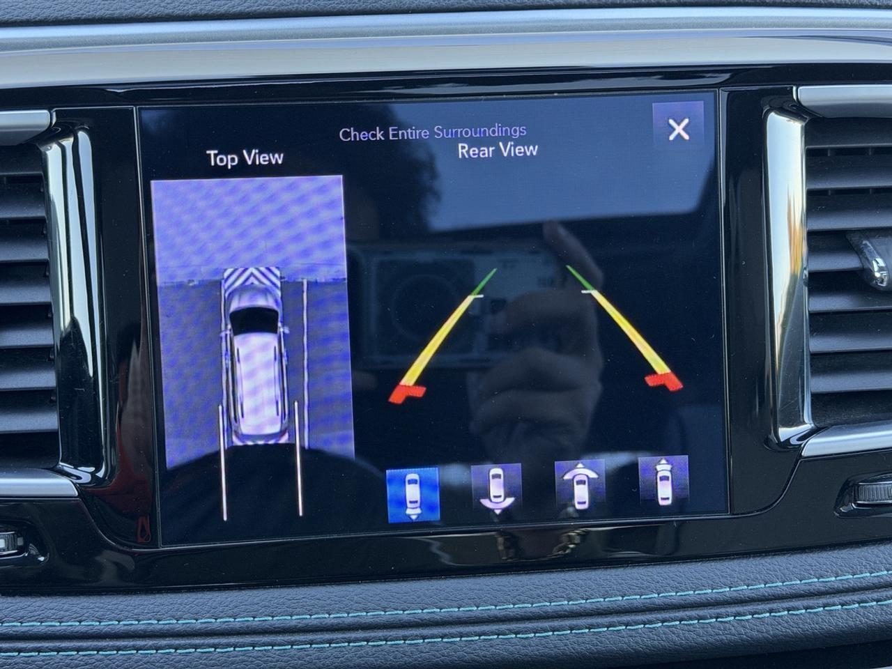 2017 Chrysler Pacifica Hybrid Plug in/Platinum Photo