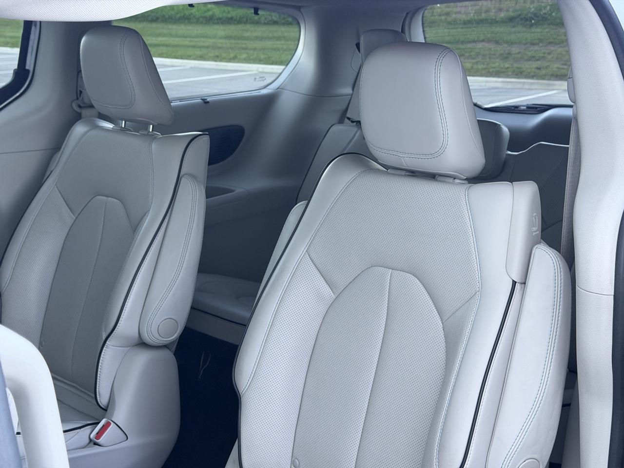 2017 Chrysler Pacifica Hybrid Plug in/Platinum Photo