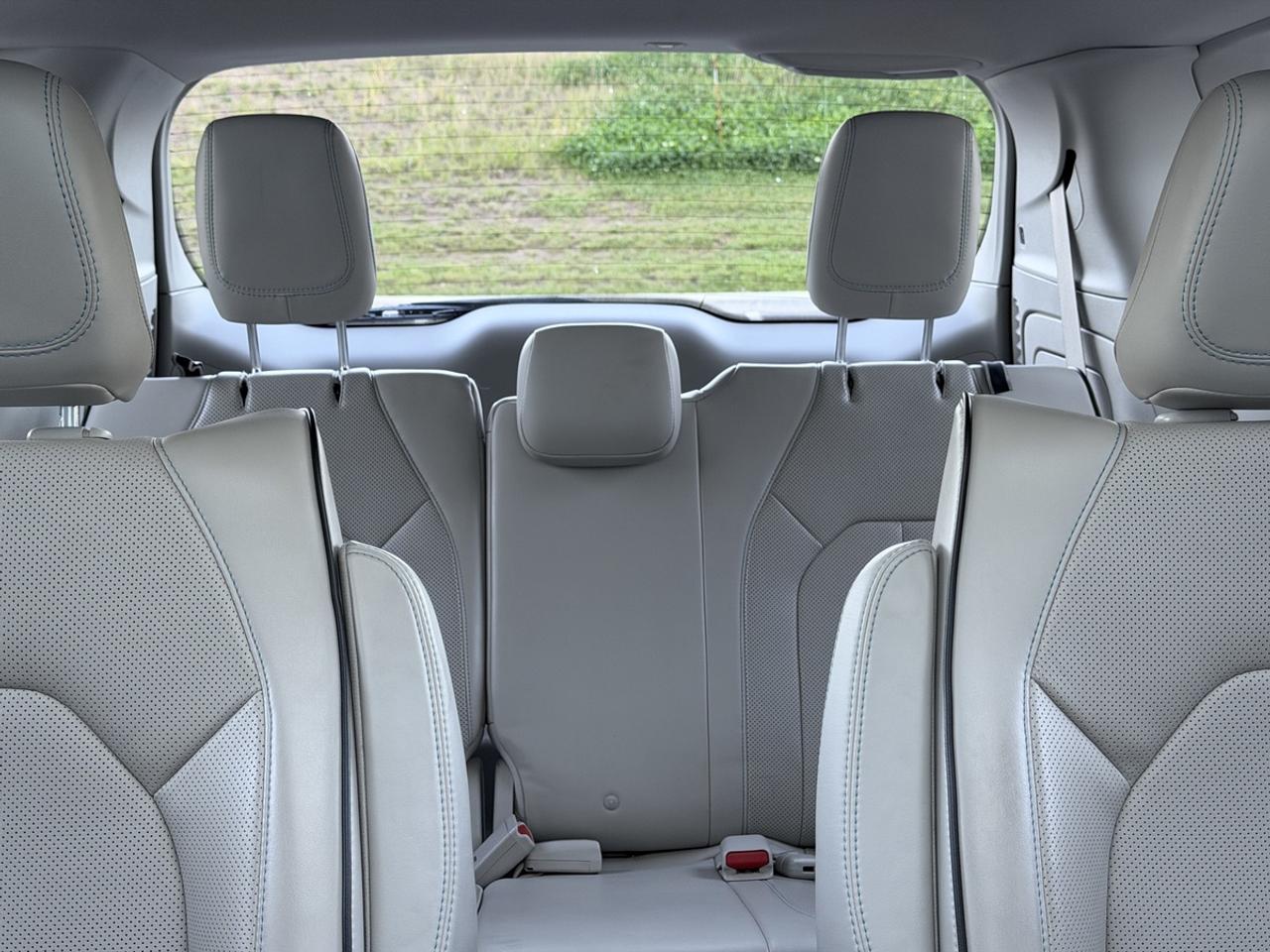 2017 Chrysler Pacifica Hybrid Plug in/Platinum Photo