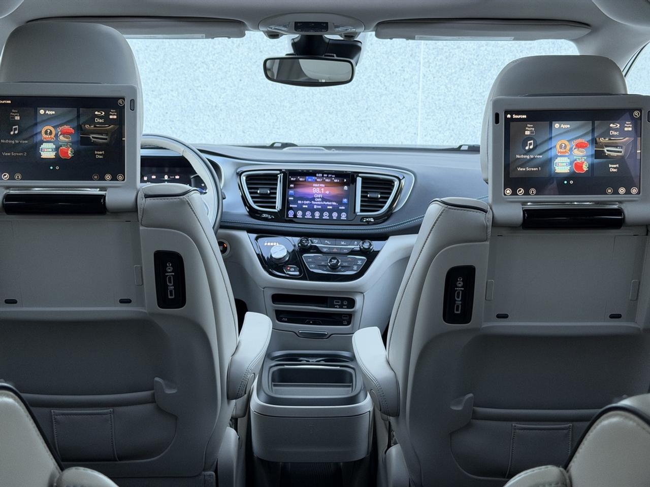 2017 Chrysler Pacifica Hybrid Plug in/Platinum Photo