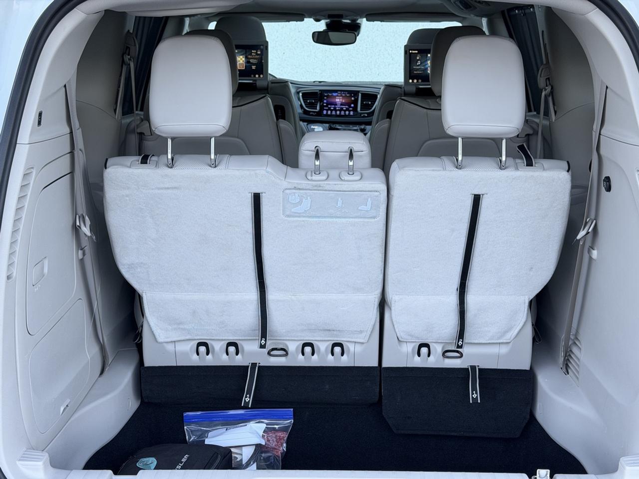 2017 Chrysler Pacifica Hybrid Plug in/Platinum Photo
