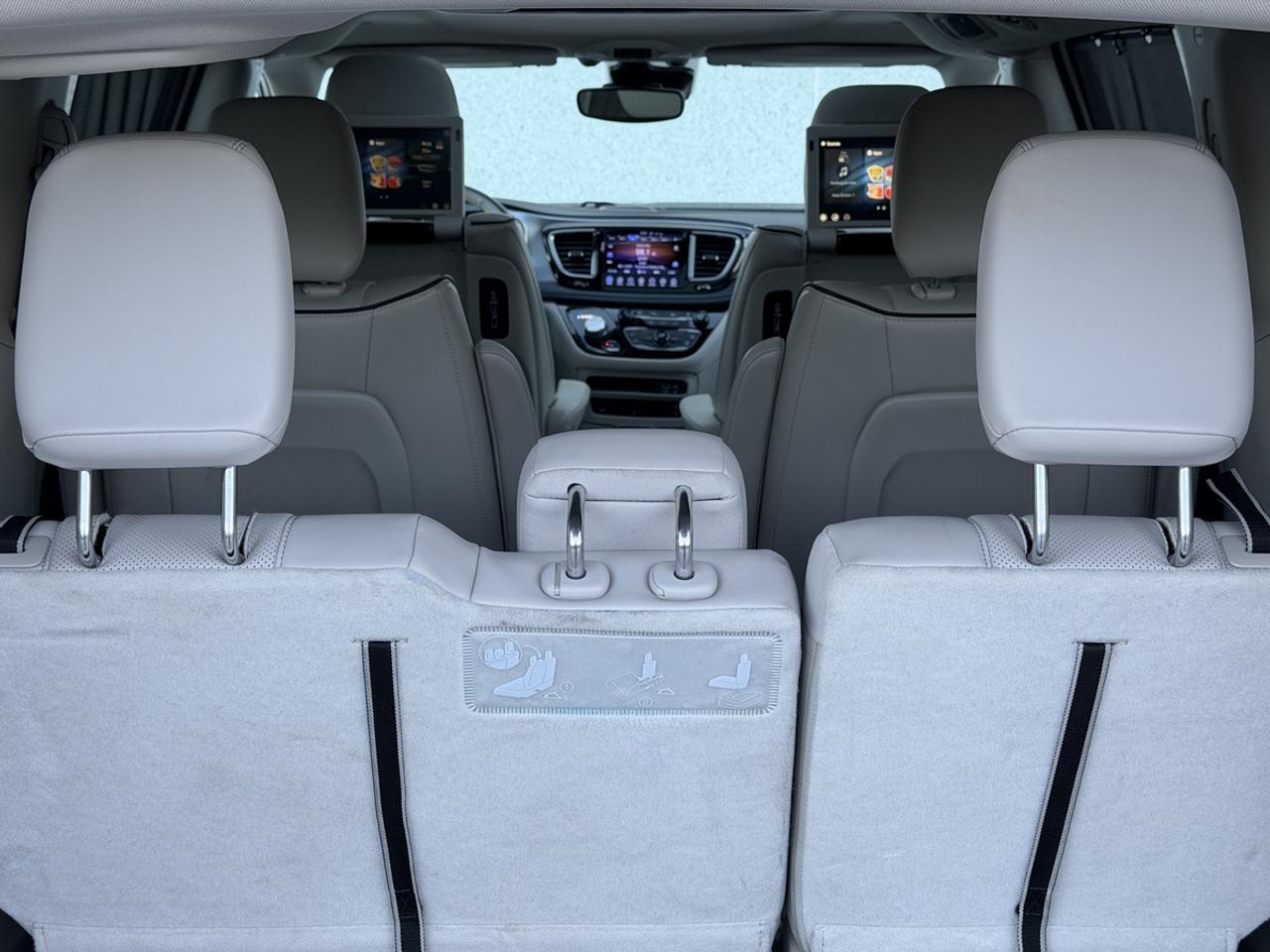 2017 Chrysler Pacifica Hybrid Plug in/Platinum Photo