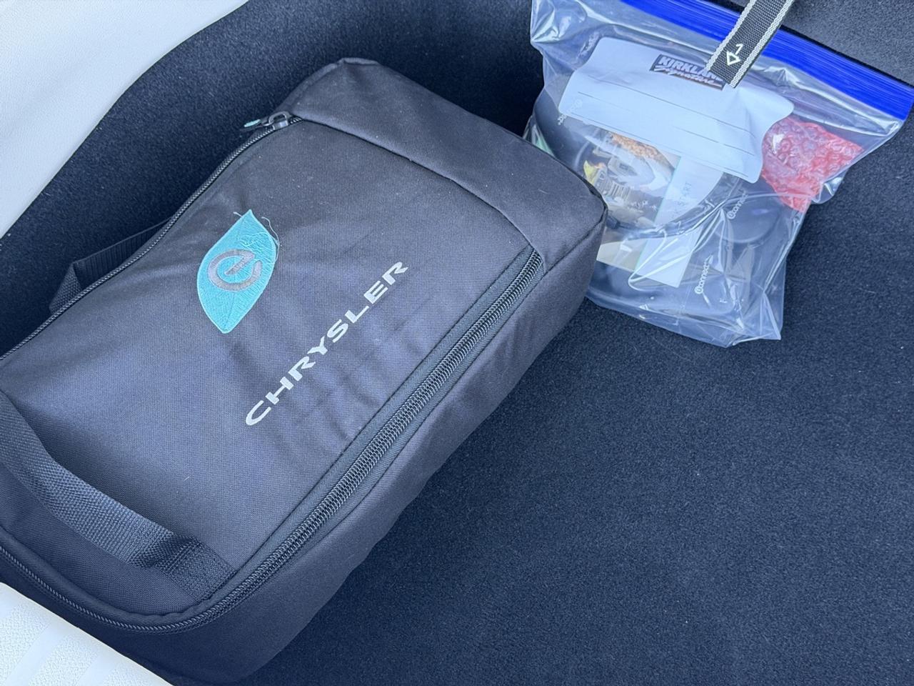 2017 Chrysler Pacifica Hybrid Plug in/Platinum Photo