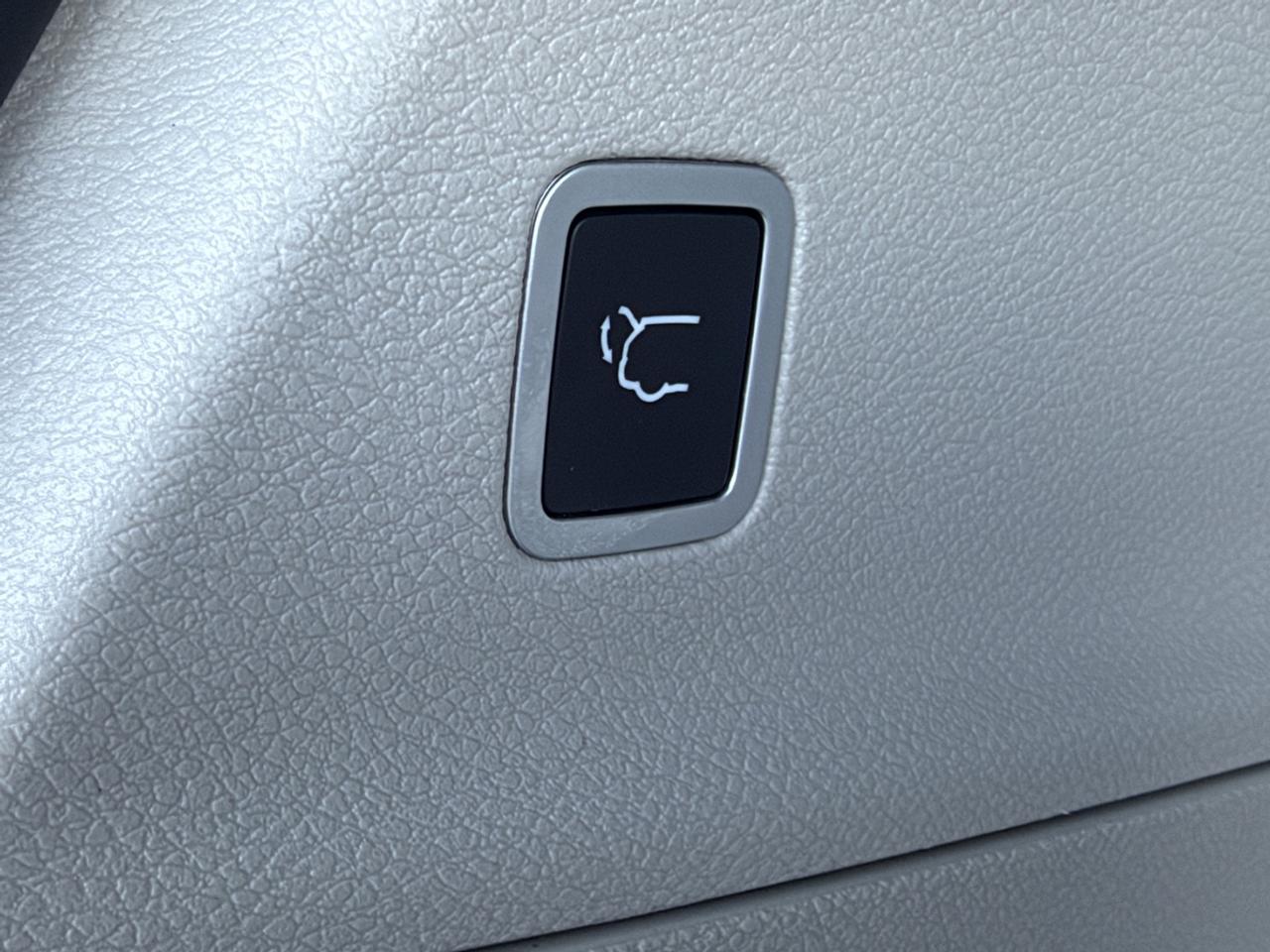 2017 Chrysler Pacifica Hybrid Plug in/Platinum Photo
