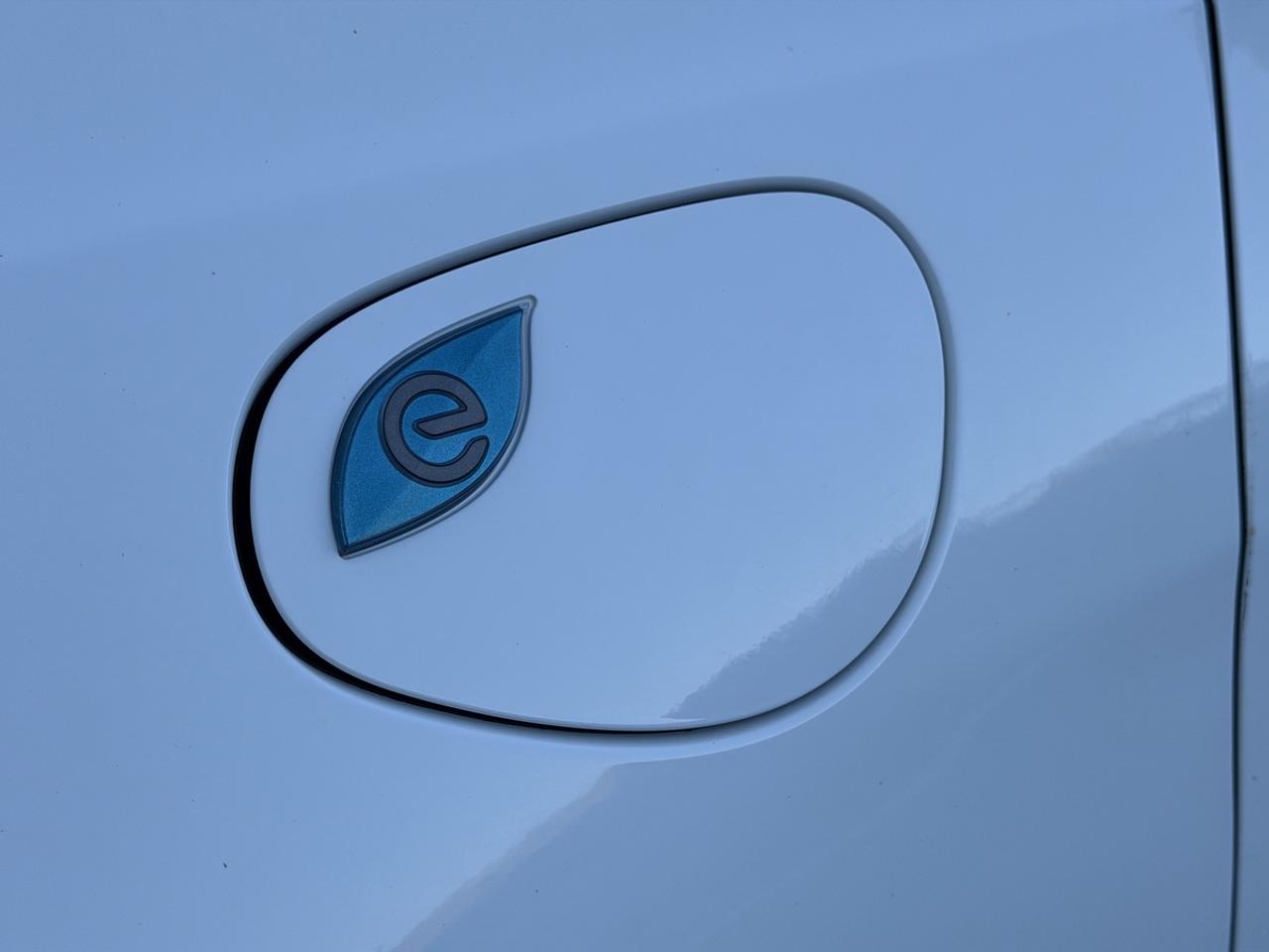2017 Chrysler Pacifica Hybrid Plug in/Platinum Photo