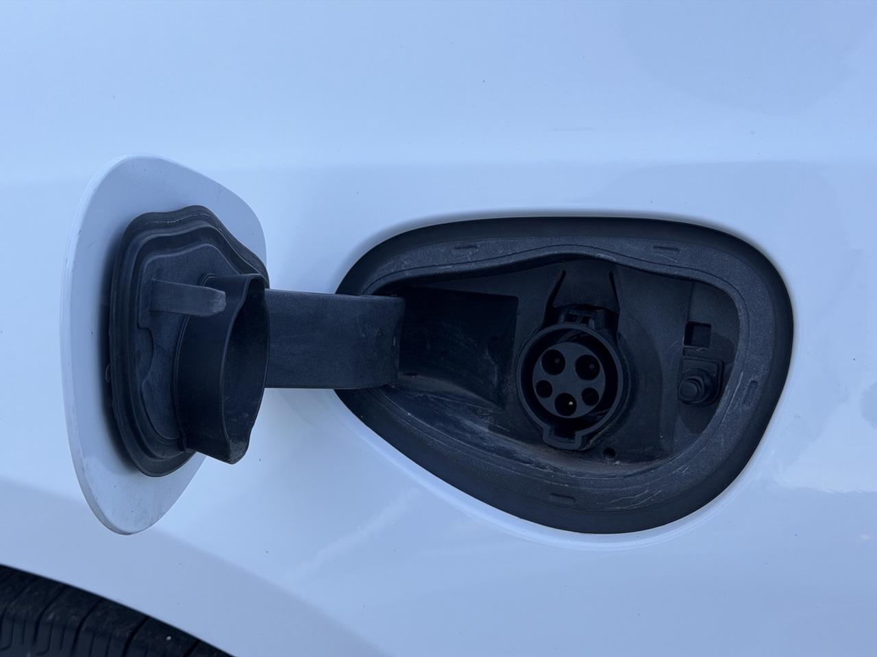 2017 Chrysler Pacifica Hybrid Plug in/Platinum Photo