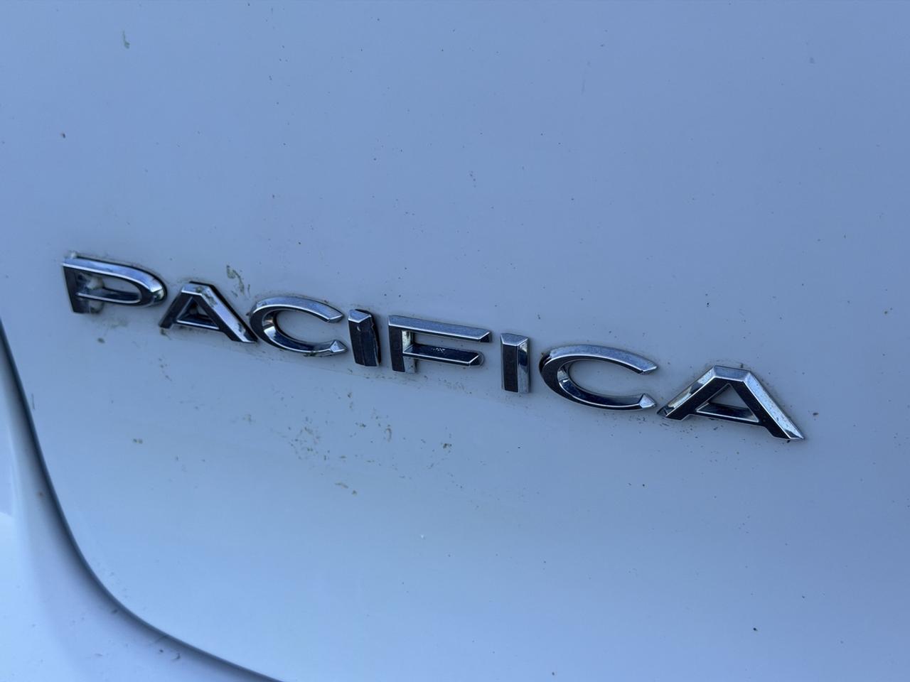 2017 Chrysler Pacifica Hybrid Plug in/Platinum Photo