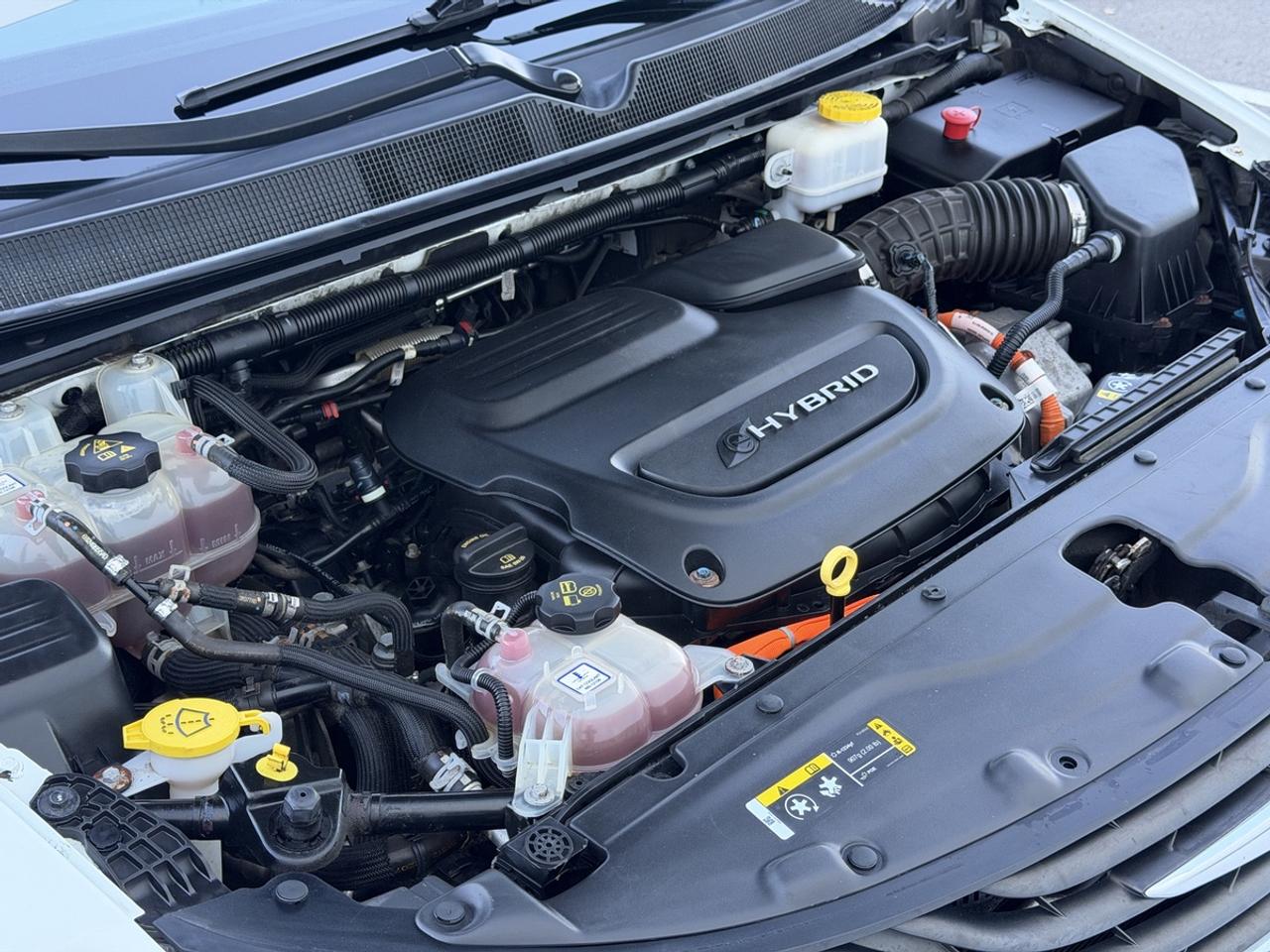 2017 Chrysler Pacifica Hybrid Plug in/Platinum Photo