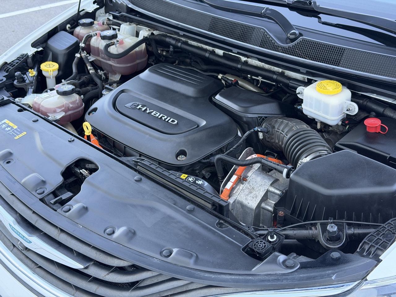 2017 Chrysler Pacifica Hybrid Plug in/Platinum Photo