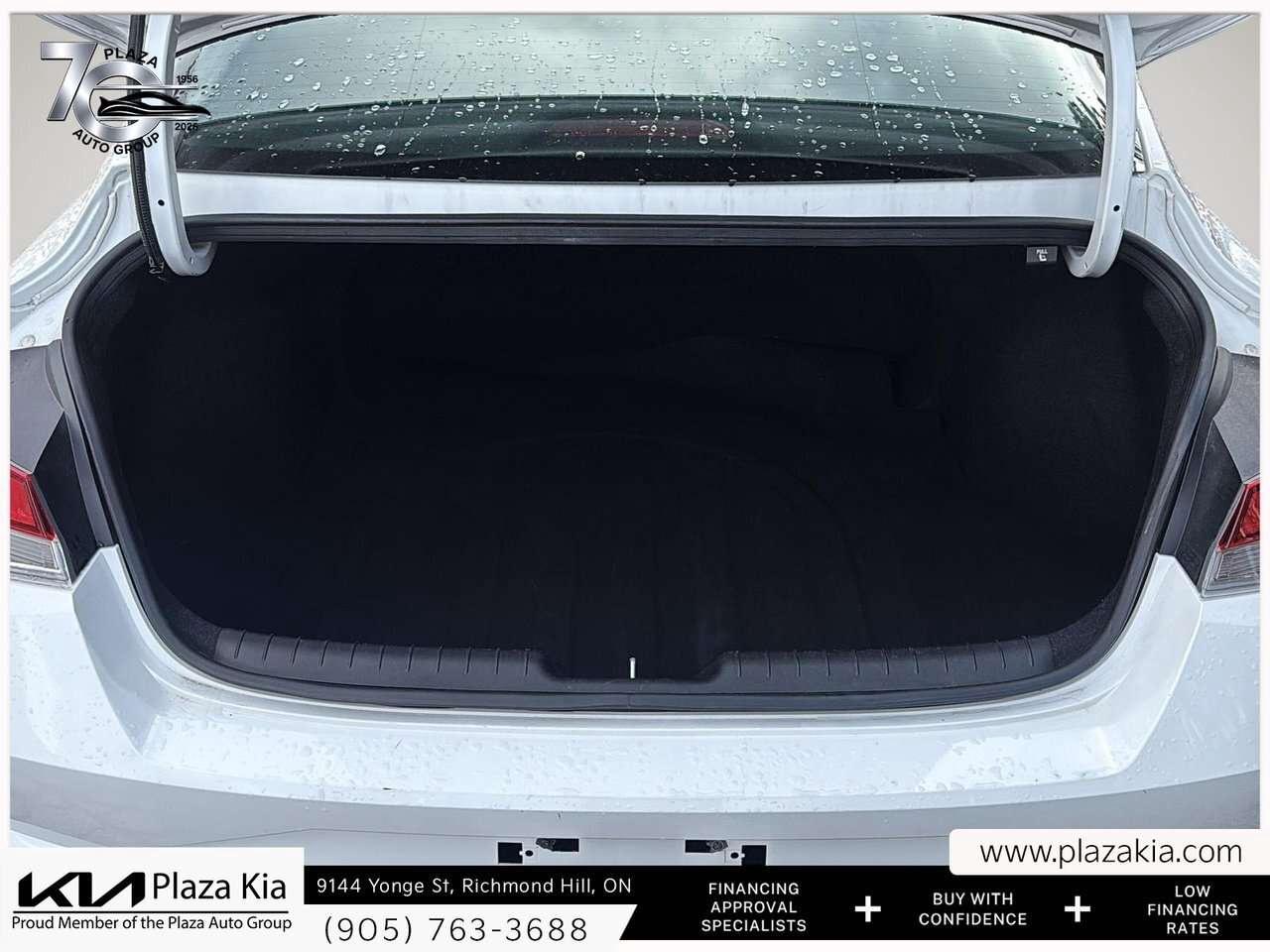 2023 Hyundai Elantra Preferred IVT Photo