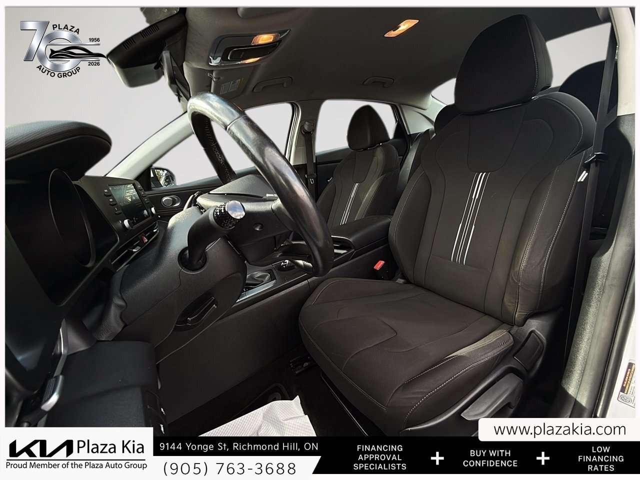 2023 Hyundai Elantra Preferred IVT Photo
