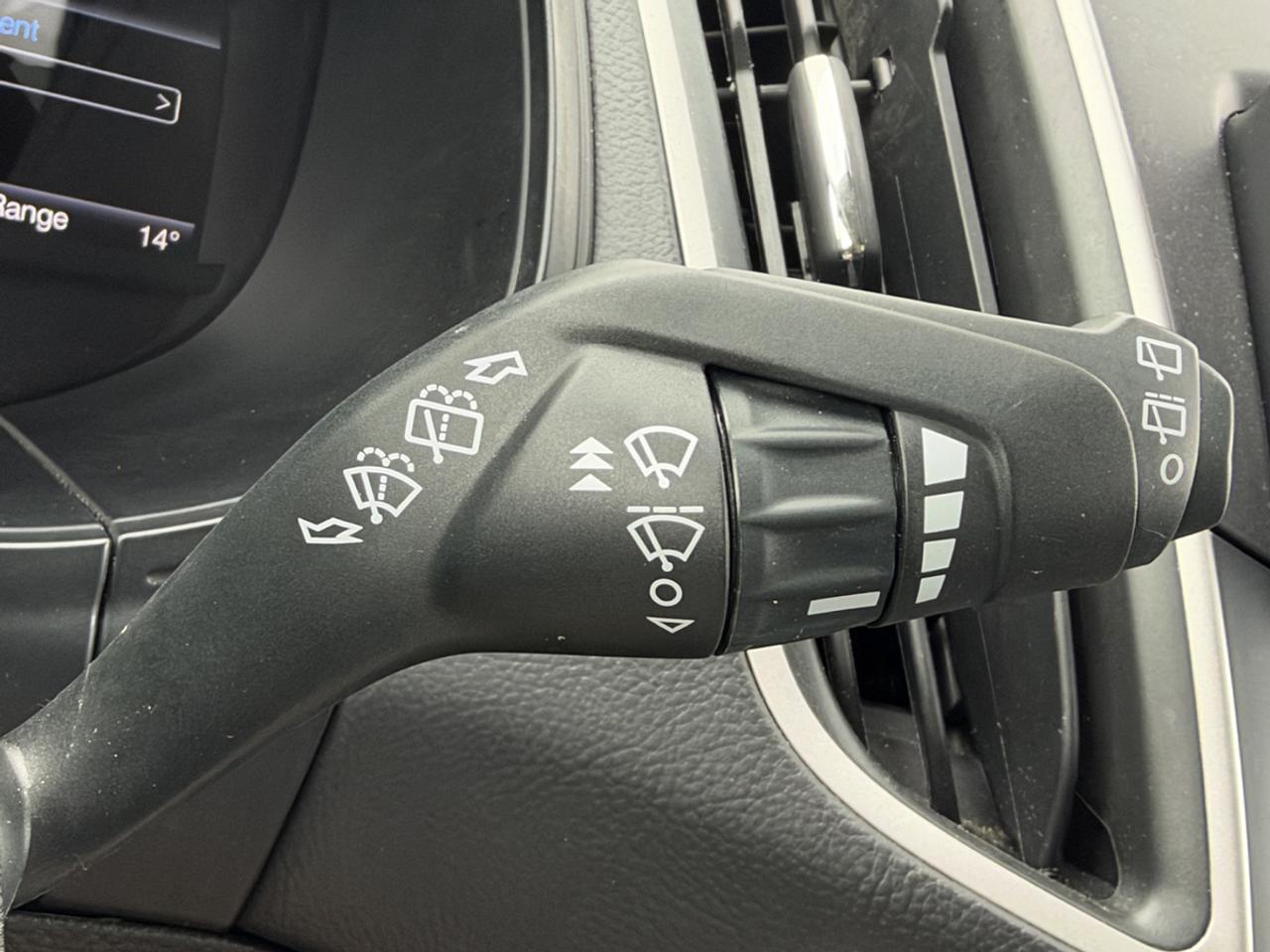 2023 Ford Edge SEL Photo