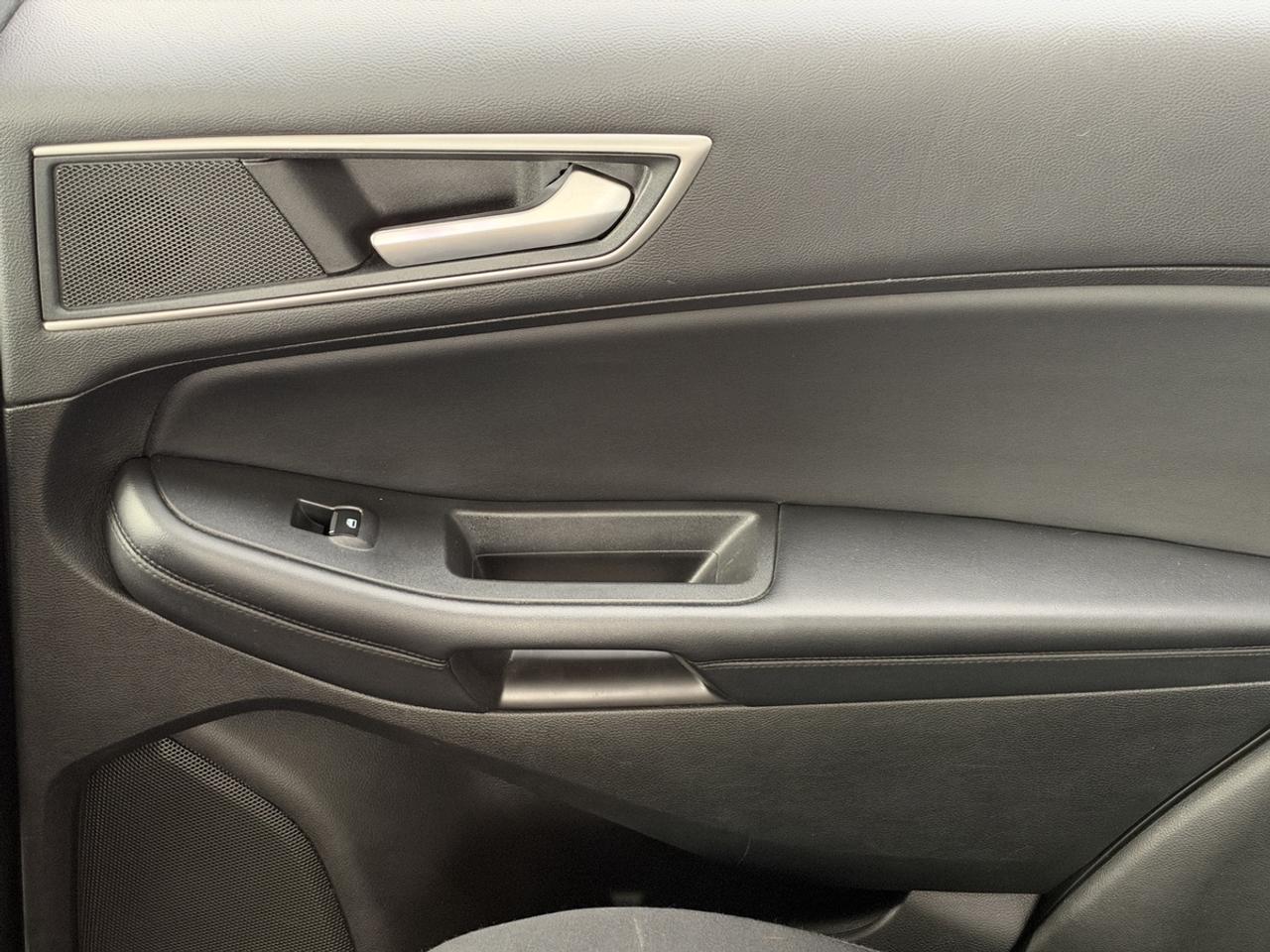 2023 Ford Edge SEL Photo