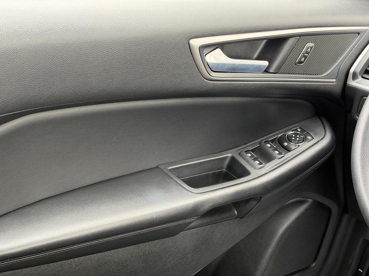 2023 Ford Edge SEL Photo