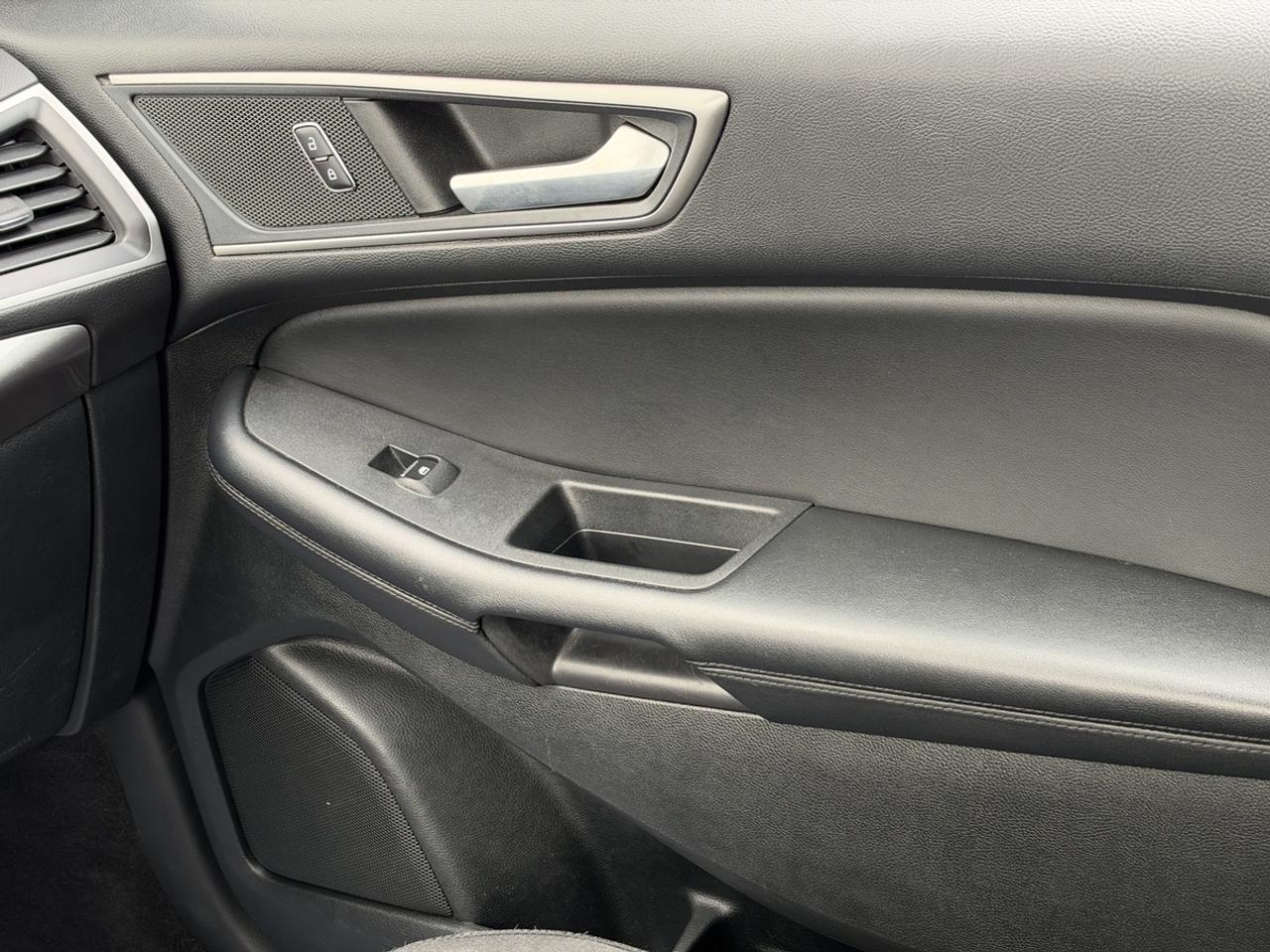 2023 Ford Edge SEL Photo