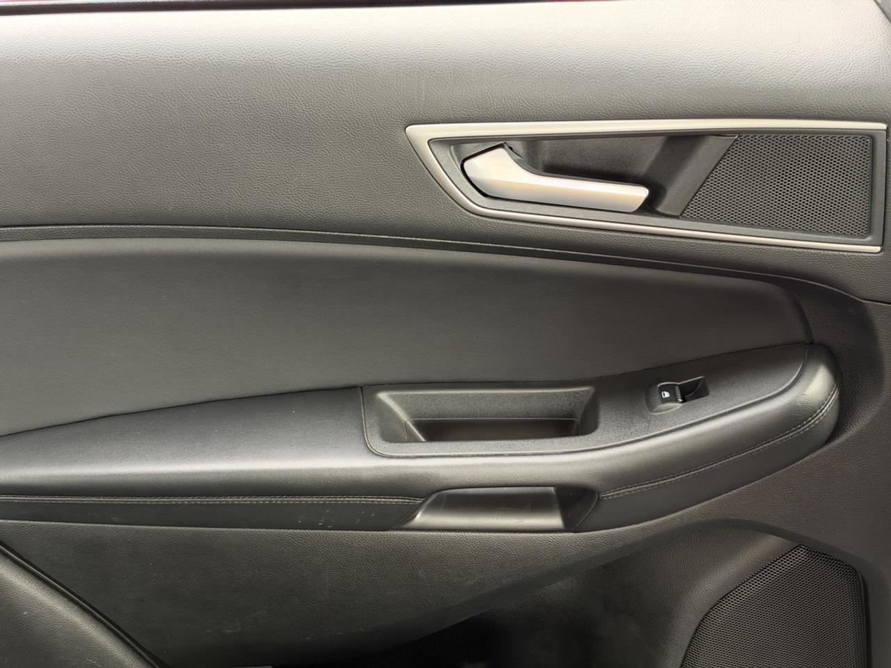 2023 Ford Edge SEL Photo