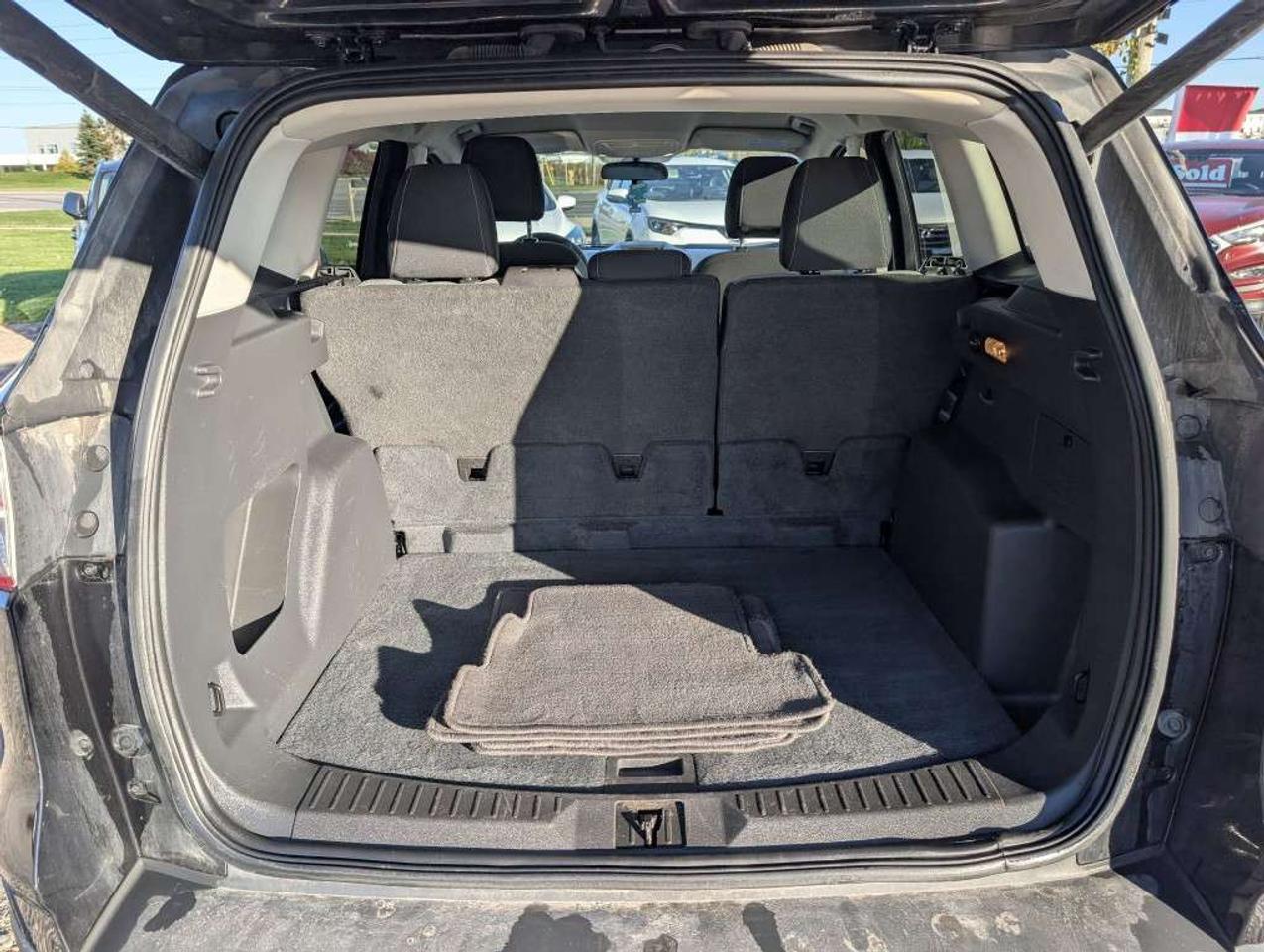 2016 Ford Escape SE   CAMERA   HTD SEATS   BLUETOOTH Photo