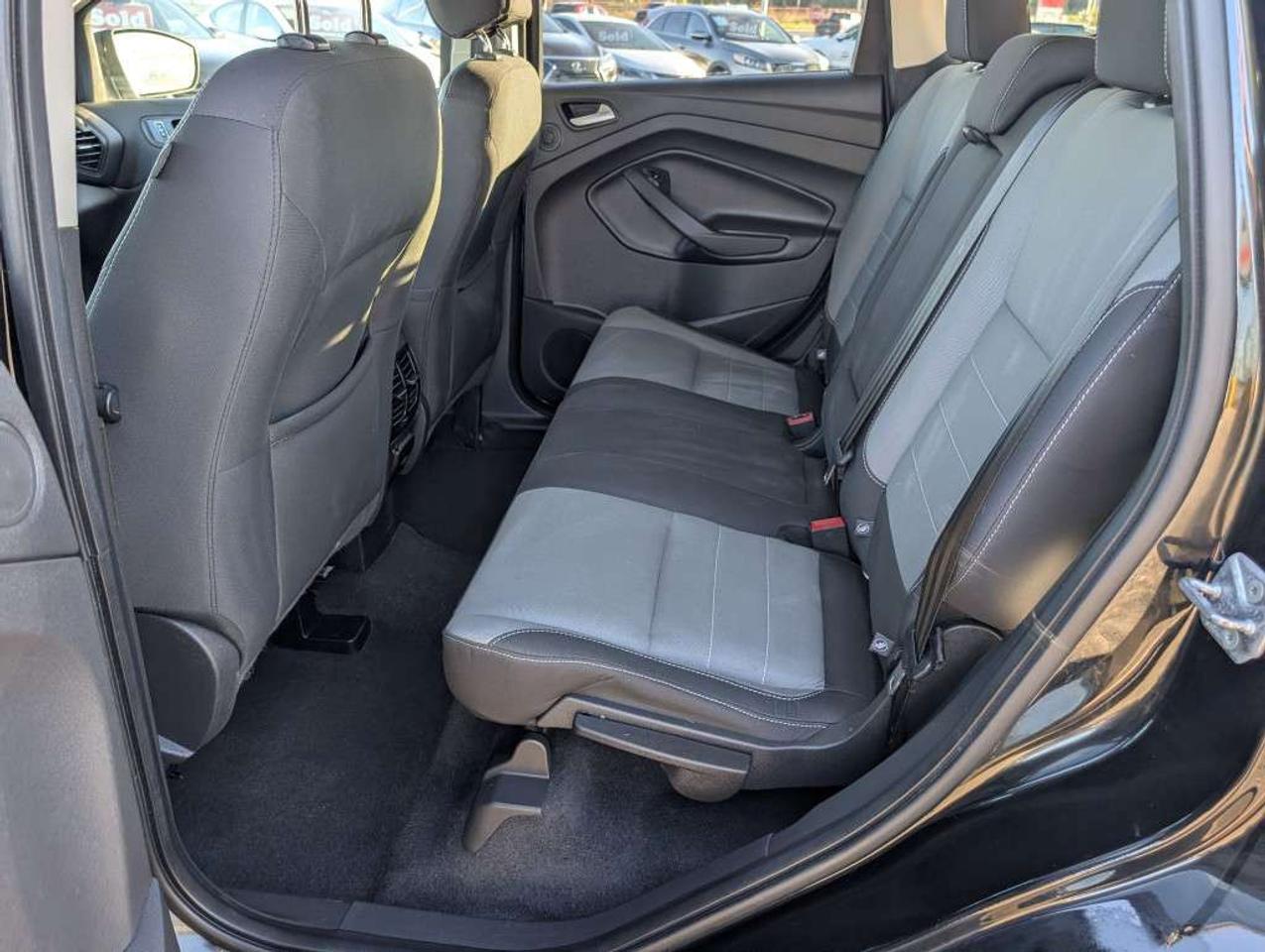 2016 Ford Escape SE   CAMERA   HTD SEATS   BLUETOOTH Photo