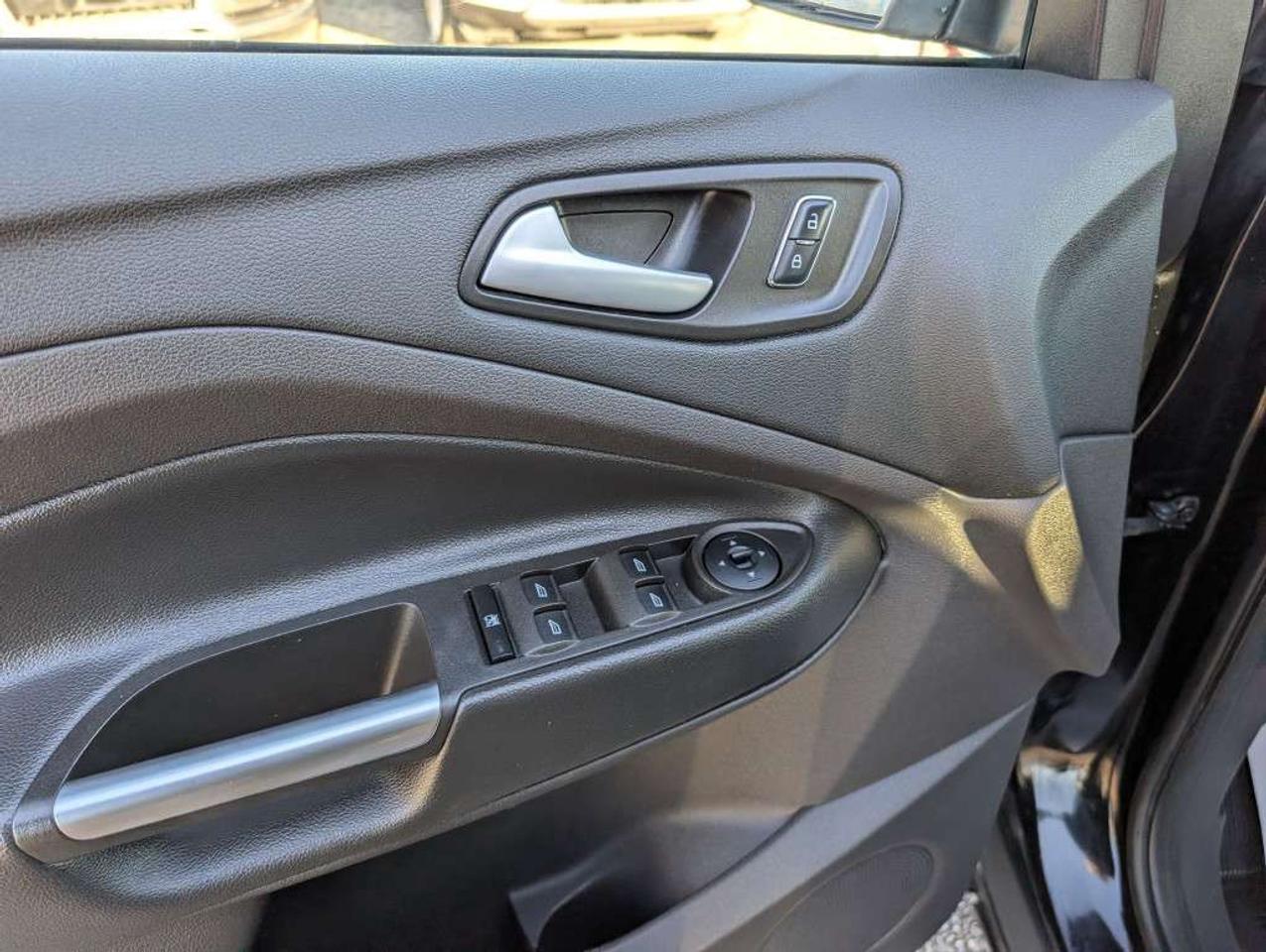 2016 Ford Escape SE   CAMERA   HTD SEATS   BLUETOOTH Photo