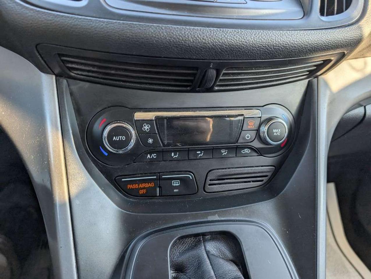 2016 Ford Escape SE   CAMERA   HTD SEATS   BLUETOOTH Photo