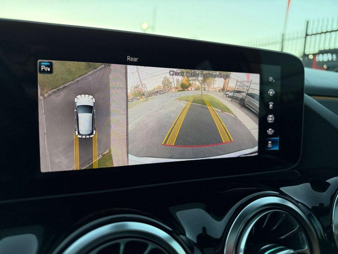 2021 Mercedes-Benz GLA GLA 250 4MATIC AMG NIGHT PKG * 1 OWNER / LOW KM / PANORAMIC ROOF Photo
