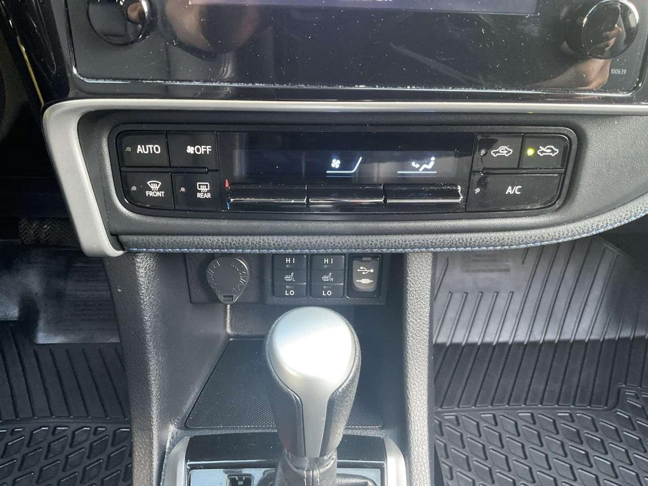 2019 Toyota Corolla SE - BACK-UP CAM! SAFETY SENSE! HEATED SEATS! Photo