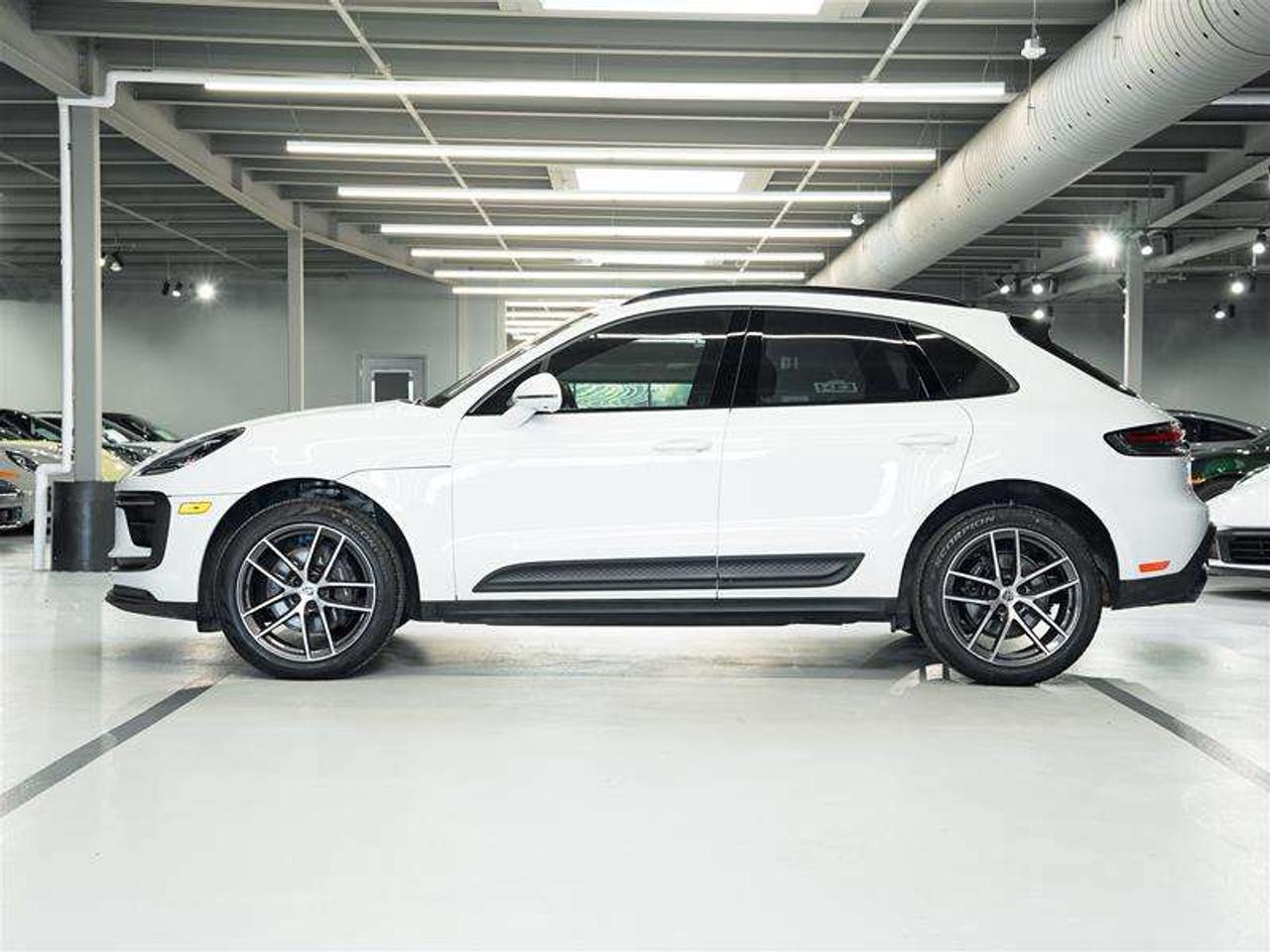 2024 Porsche Macan AWD Photo