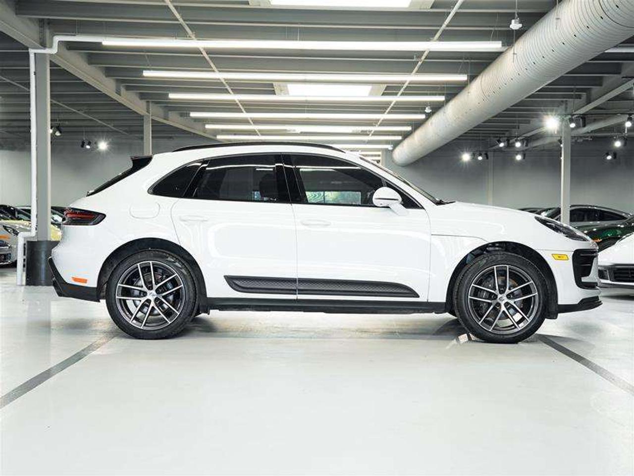 2024 Porsche Macan AWD Photo