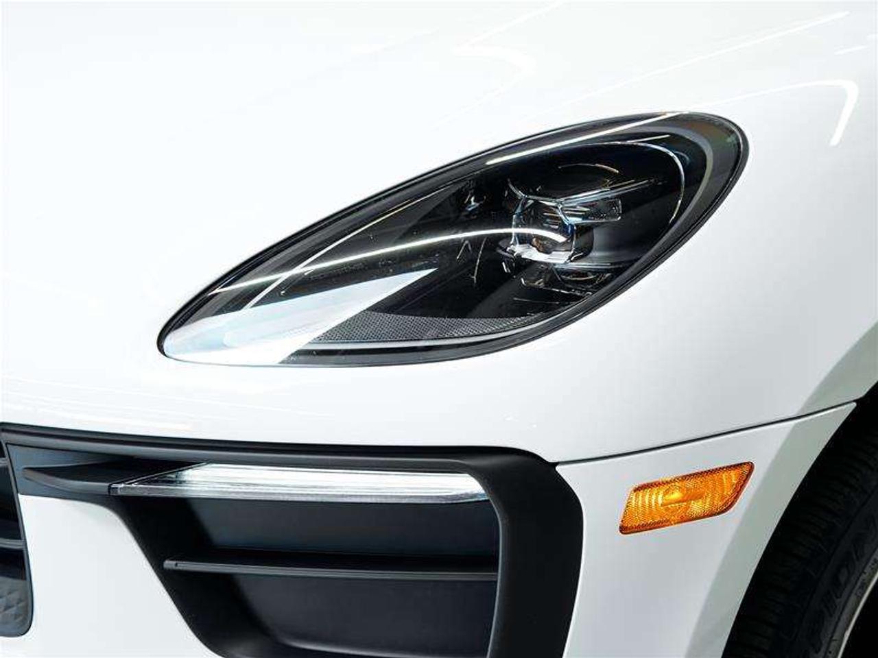 2024 Porsche Macan AWD Photo