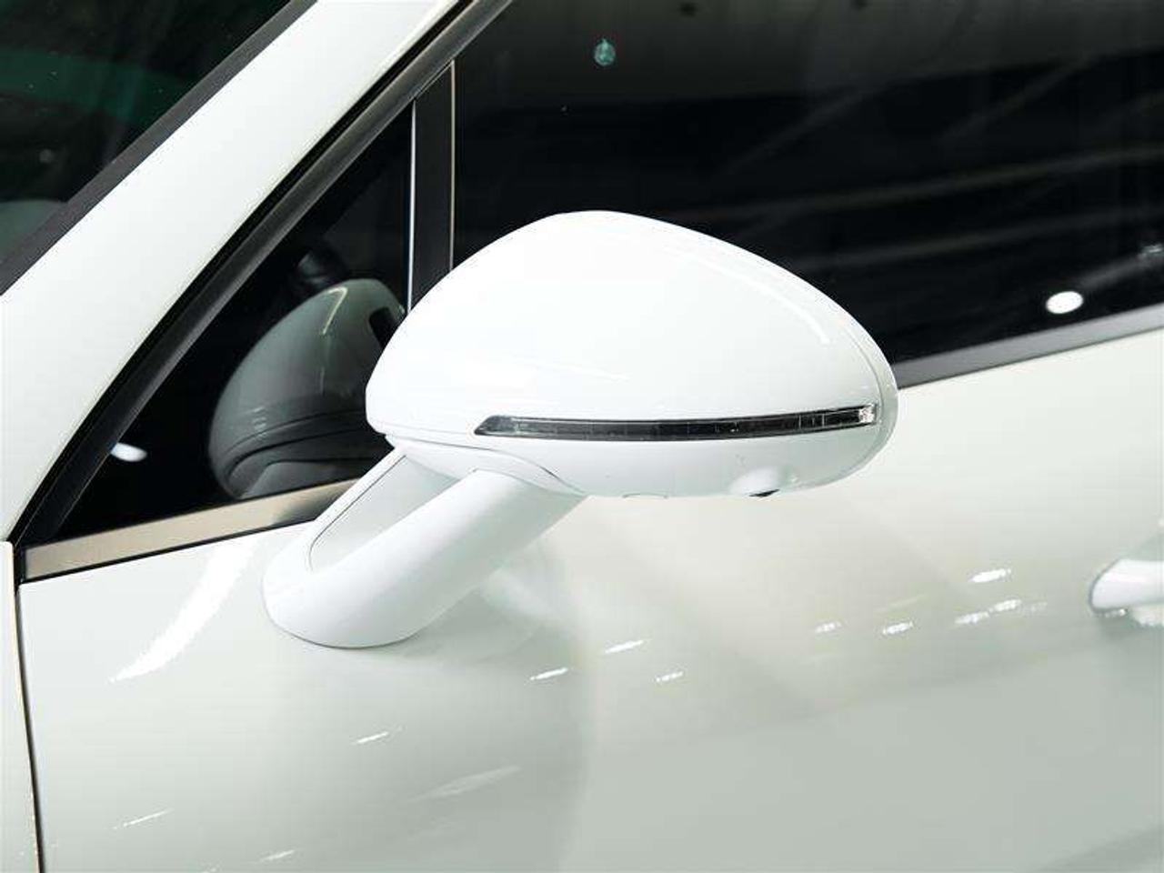 2024 Porsche Macan AWD Photo