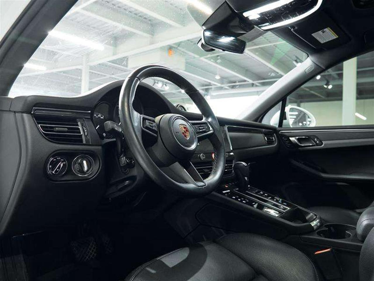 2024 Porsche Macan AWD Photo
